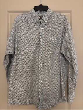 Men’s Ariat Long Sleeve print Shirt in size XL.
